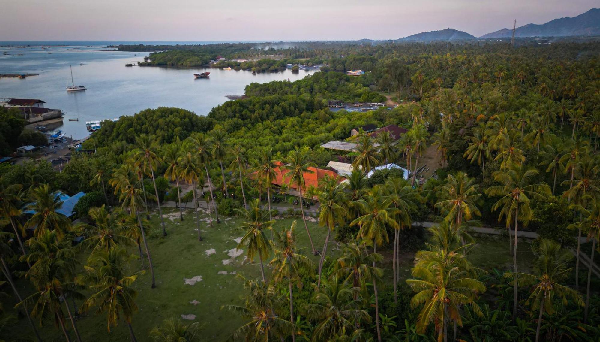 Mangroove Bay Boutique Hostel Banyuwedang Exterior photo